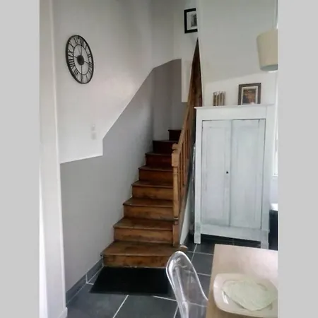 Charmante Maison Et Sa Cour Anglaise *