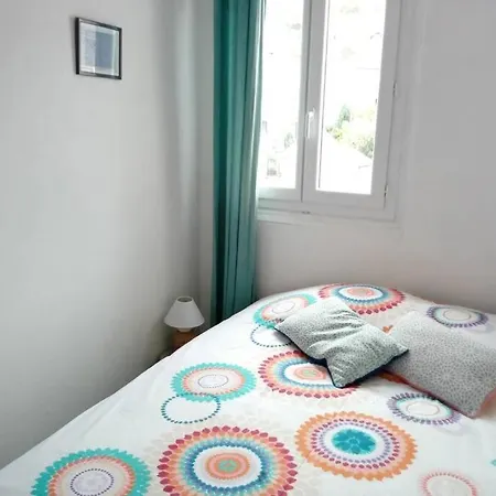 Charmante Maison Et Sa Cour Anglaise 勒特雷波尔
