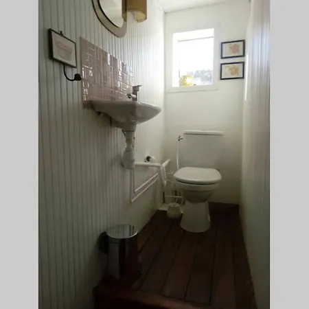 度假居 Charmante Maison Et Sa Cour Anglaise *