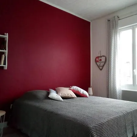Charmante Maison Et Sa Cour Anglaise *